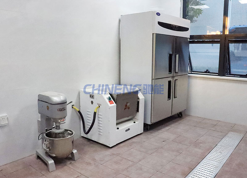 廣州新萊福員工食堂面點(diǎn)間設(shè)備