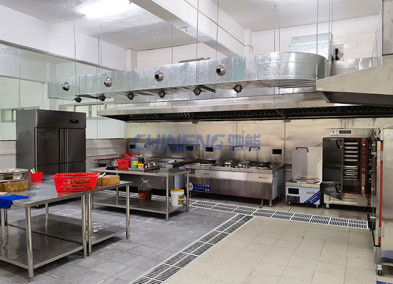 科視光學員工食堂廚房烹飪區(qū)全景