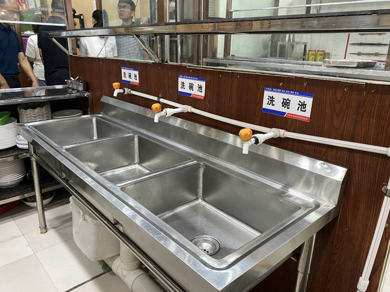 人工洗碗和洗碗機(jī)哪個更省錢？商用洗碗機(jī)和人工洗碗成本數(shù)據(jù)分析